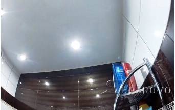 Натяжной потолок в ванную белый глянец одноуровневый до 7 кв.м в Барановичах 
